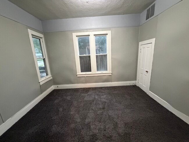 Photo - 1120 W 4th St