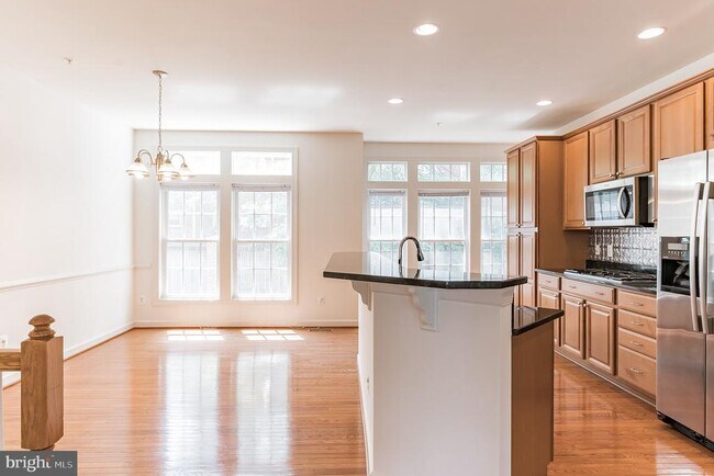 Photo - 908 W Glebe Rd