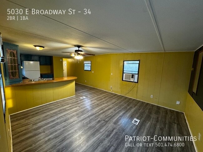 Photo - 5030 E Broadway St