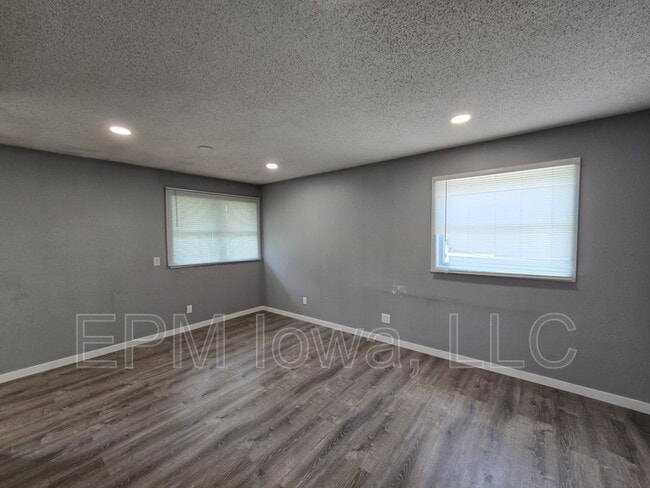 Photo - 109 Ludland Dr