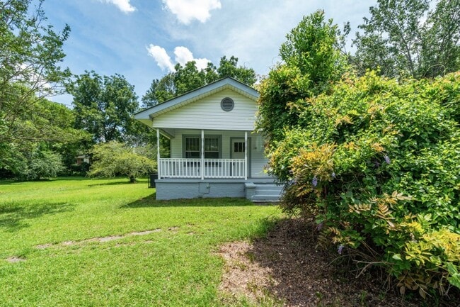 Building Photo - Move-In Ready 3 Bedroom Home with Granite ...