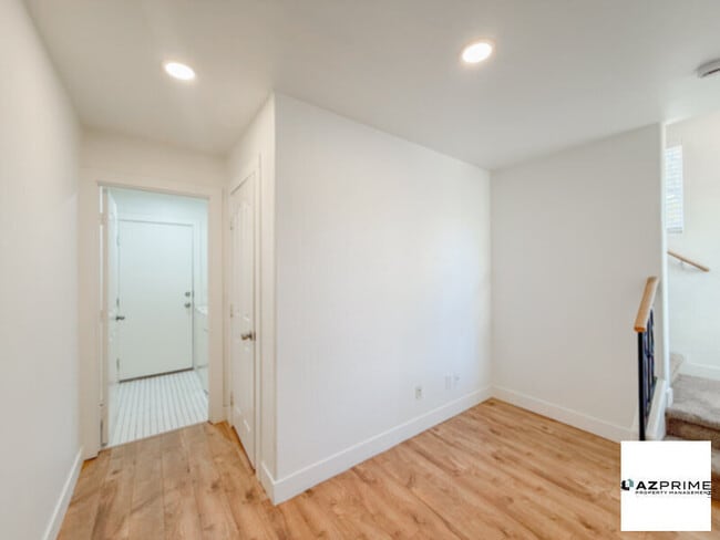 Photo - Stunning Gilbert 2/2 Tri-Level Townhouse - Corner Unit with Gourmet Kitchen &amp; Mountain Views!