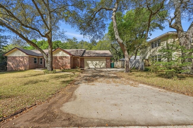Photo - JULY RENT FREE! All Brick Home with New Flooring Throughout in Ft. Walton Beach!