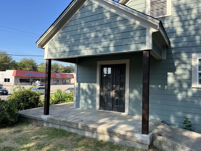 Photo - 1512 Live Oak St
