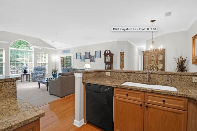 Photo - 1328 Kingsford Ln
