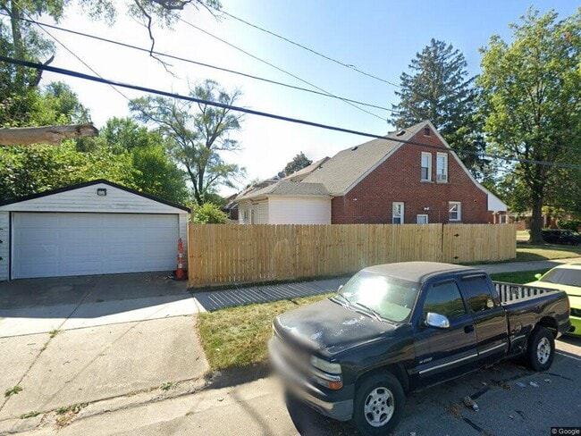 Building Photo - 17410 Mendota St