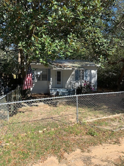 Building Photo - CUTE 2 BDRM COTTAGE CLOSE TO WATER ACCESS Rental