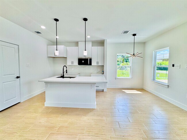 Photo - 5710 Delmack St