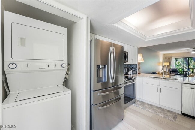Building Photo - 15177 Parkside Dr Unit 104