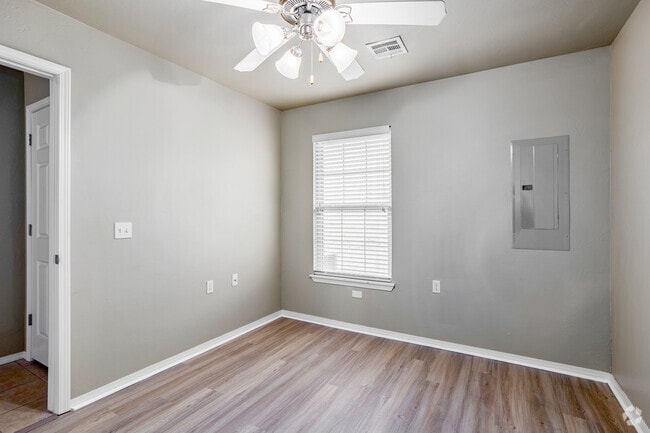 2BR, 2BA - 1000SF - Second Bedroom