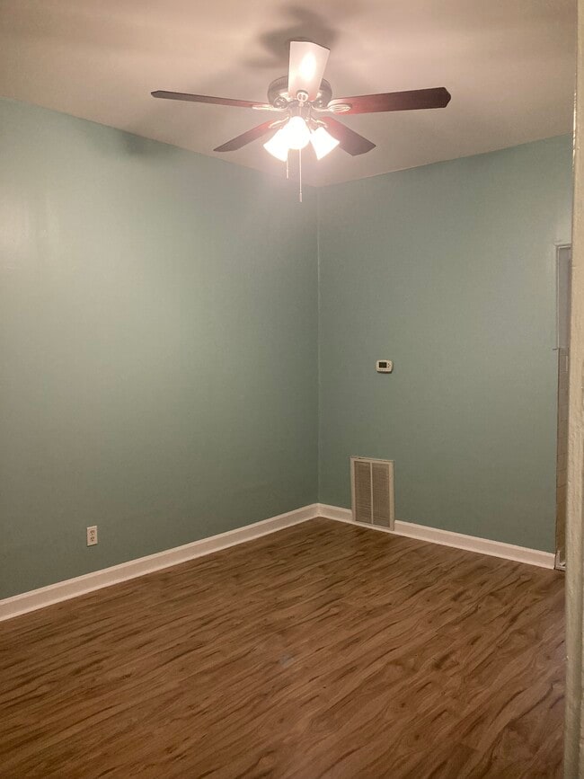 Living room - 2319 W 25th St Unit 1