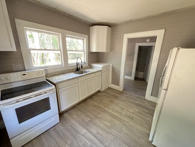 Photo - 302 E Columbia Ave