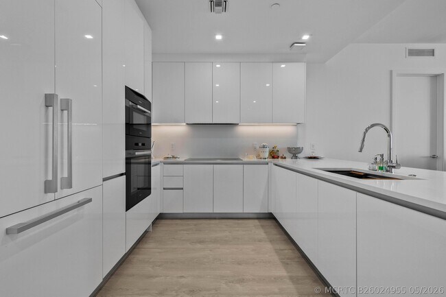 Photo - 220 Lake Shore Dr Unit 1913