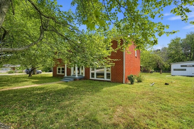 2695 Barclay Dr