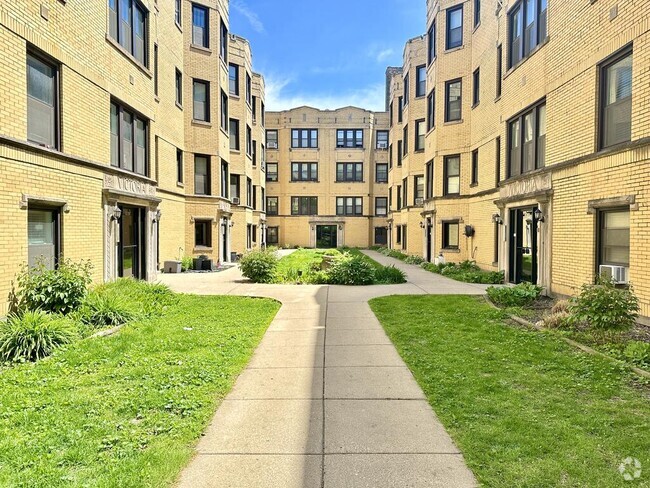 Building Photo - 3817.5 N Greenview Ave Rental