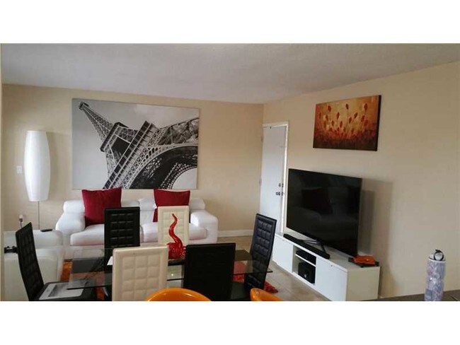 LIVING - 6206 SW 131st Pl Unit 201