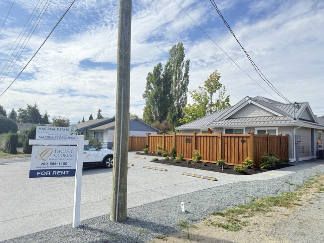 Photo - 249 Finholm St N Unit B (Back Right)