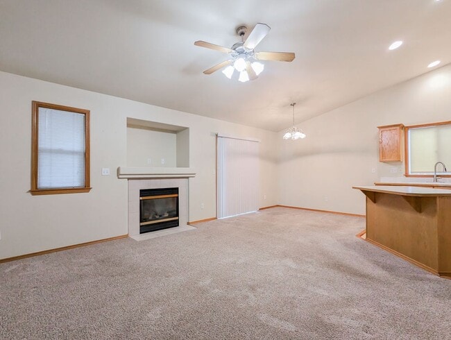 Photo - **Move-In Special** Spacious 3 bed, 2 bath...