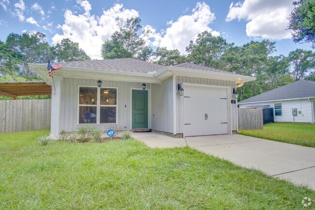 Building Photo - Modern 3/2 Home with Garage, Fenced Yard, ...