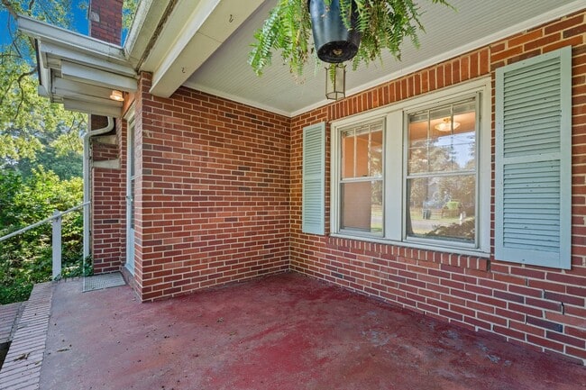Photo - 303 W Carver St
