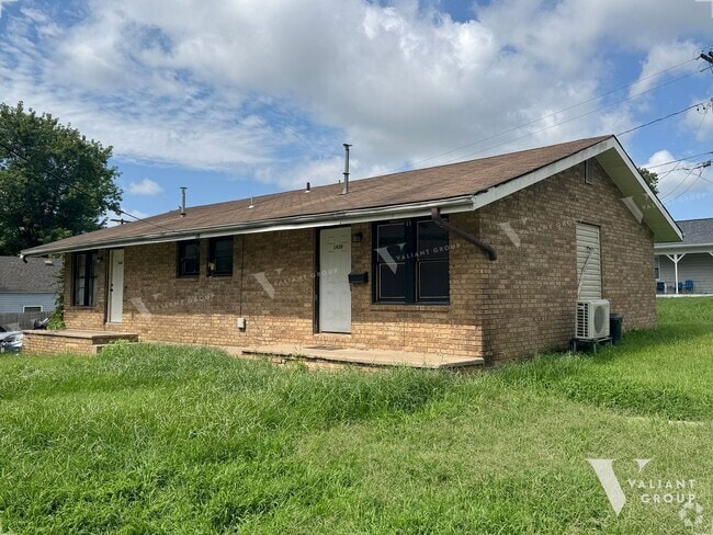 Building Photo - Newly Renovated 2-Bedroom, 1-Bath Duplex F... Rental