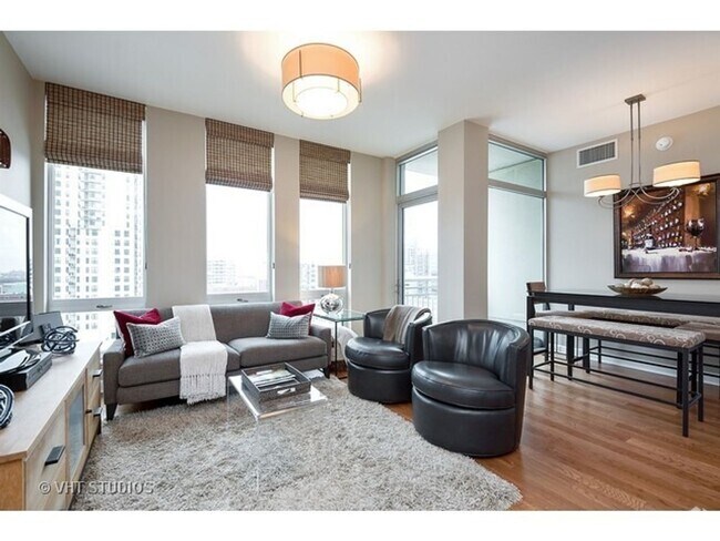 Building Photo - Southloop 2b2b comfortable living! Unit 1210 Rental