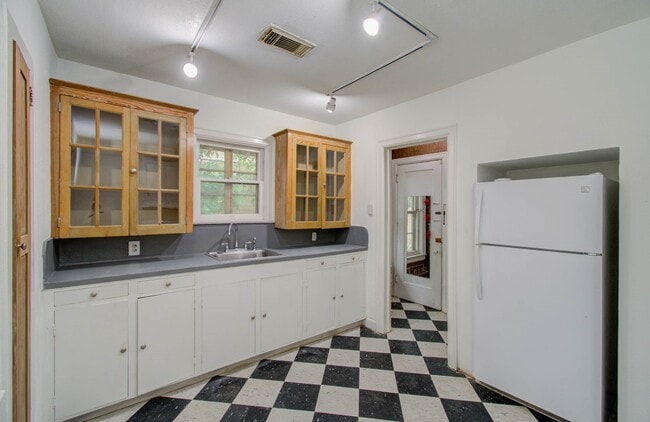 Photo - 1428 Wentworth St