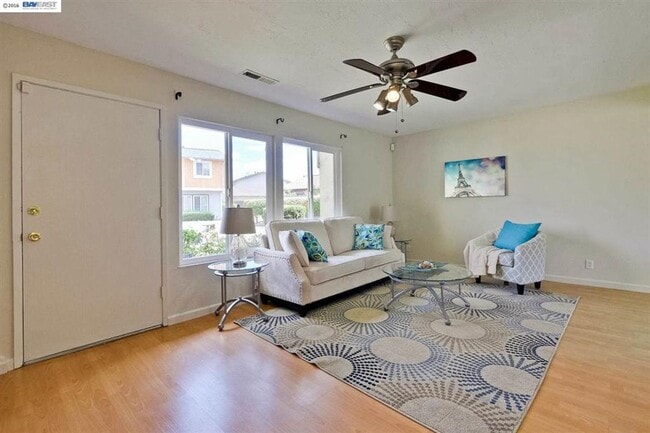 Photo - $2,890 / 3 BR - GORGEOUS TOWN HOME IN NORTHGATE AREA OF FREMONT!