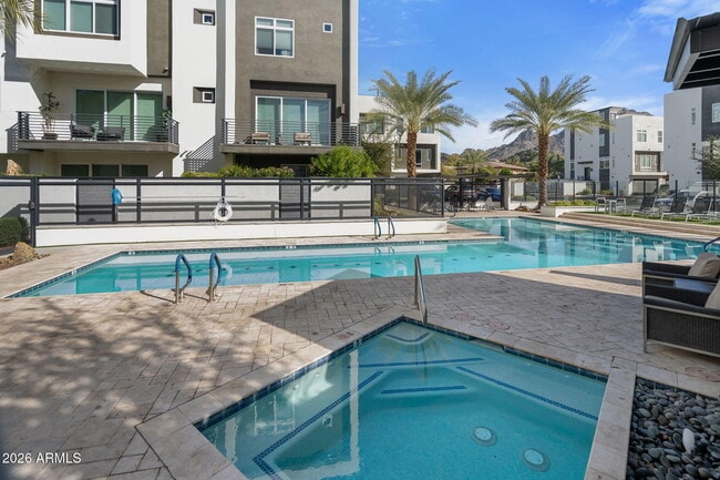 Photo - 1717 E Morten Ave