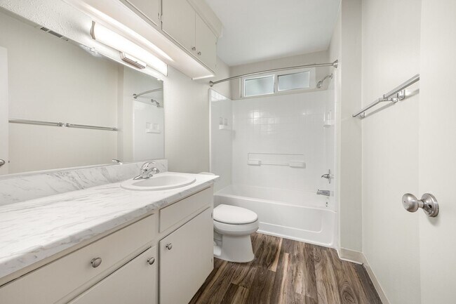 Photo - Lassen Villa Apartments
