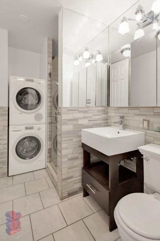 Photo - 221 Mott St Unidad 8