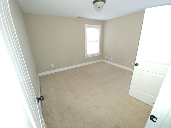 Photo - 2000 Rossburg Pl