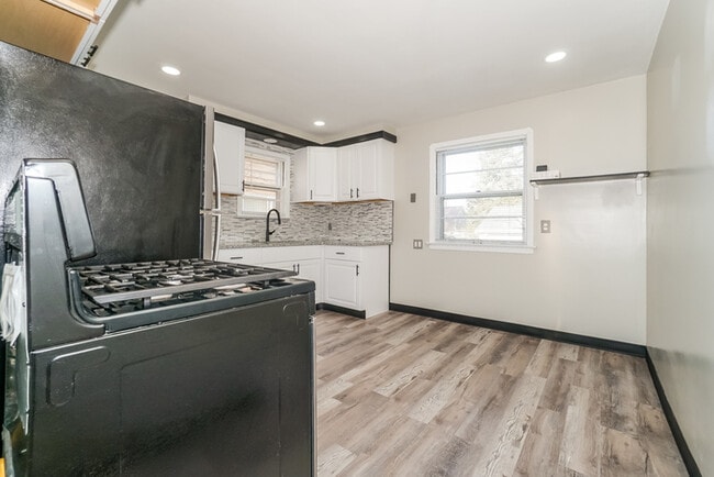 Photo - 5158 Arch St