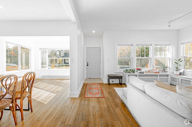 Building Photo - 3233 Hennepin Ave Unit 2 Rental