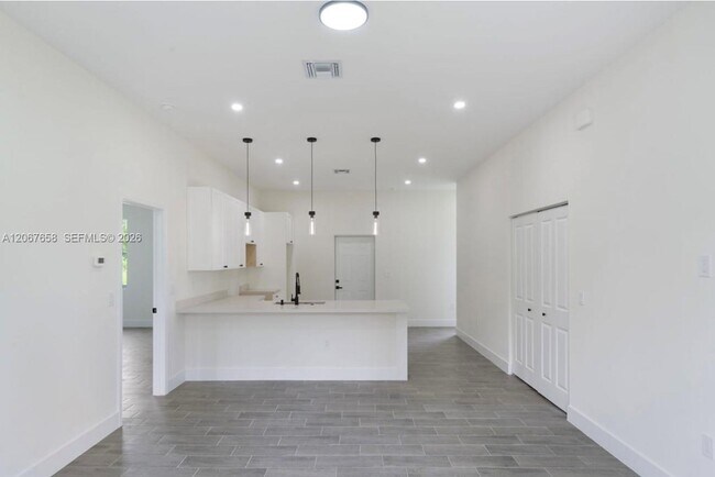 710 Peacock Ave