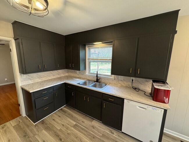 Photo - 119 W Miller St
