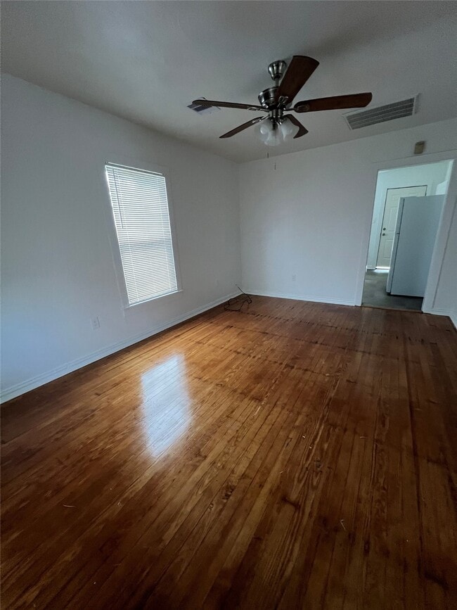 Photo - 503 Ross St