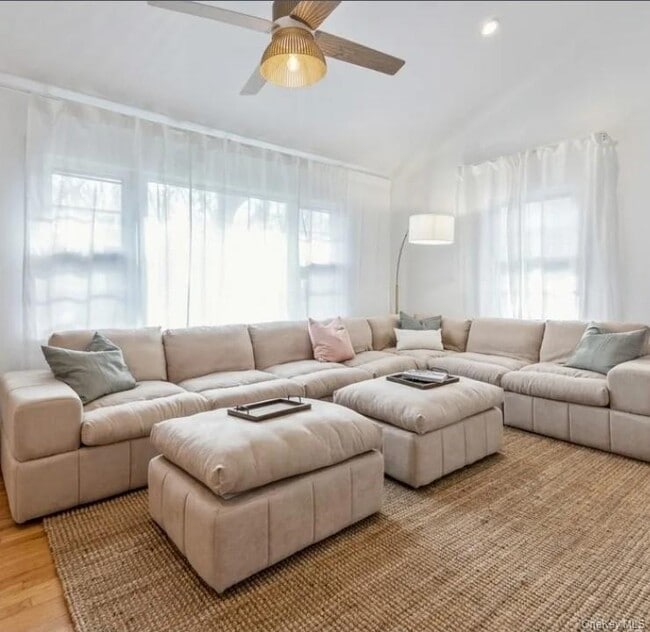 1 Dogwood St