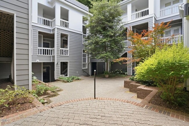 Photo - 700 Bishops Park Dr
