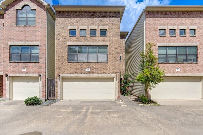 Photo - 650 Westcross St