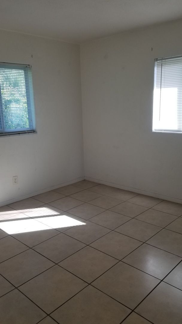 Photo - RENT REDUCTION!! 2 bed 1 bath Apartment Wa... Unit 7