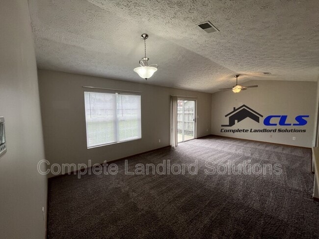 Photo - 567 Farrington St