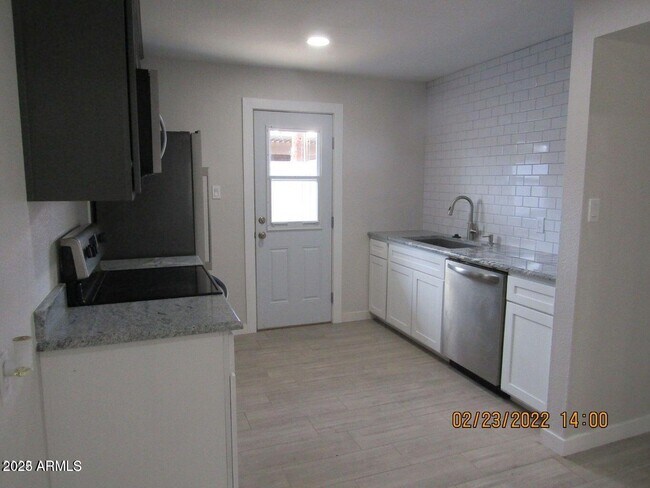 Building Photo - 4912 E Holly St Rental