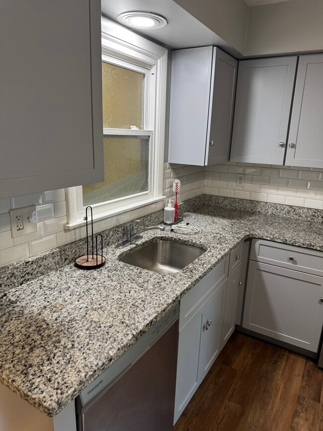 Photo - 425 Ontario St Unit 1 N