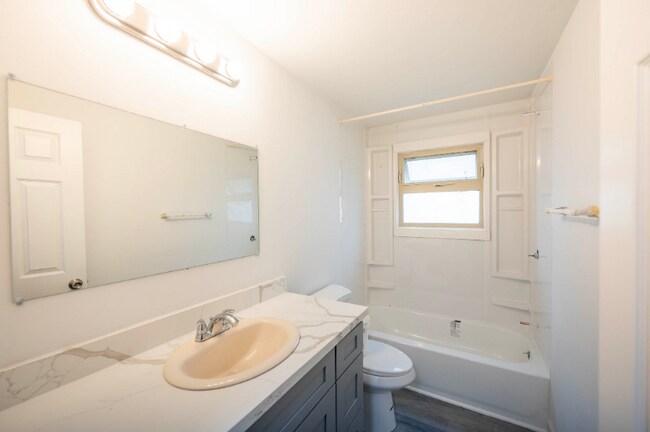 Photo - 1451 E Republican St Unit 4