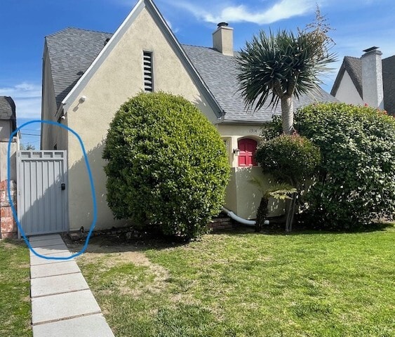 Walk thru private entrance - 1314 S Curson Ave House