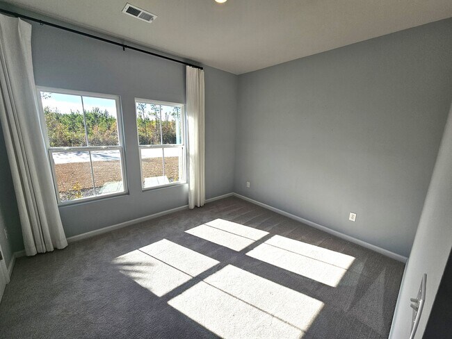 Photo - 108 Saddle St