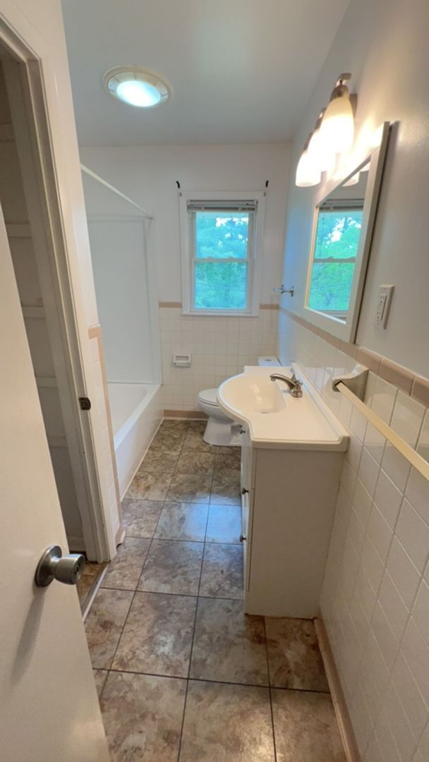 Photo - Oaklawn Avenue 3645/3647 Unit 3647