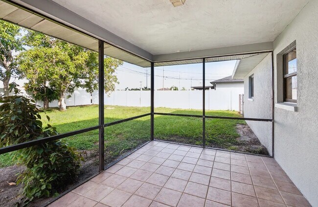 Photo - 206 SE Santa Barbara Pl