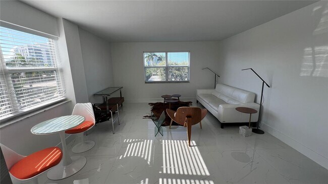 Photo - 619 Orton Ave Unidad 405